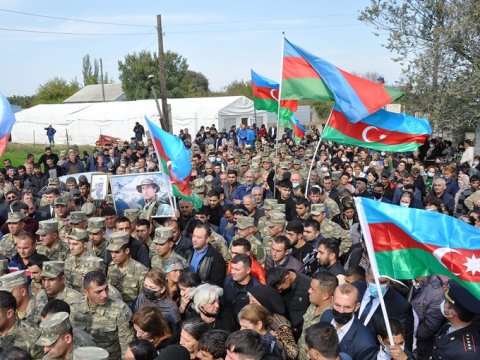 Şəhid hərbçimizin dəfnindən FOTOLAR