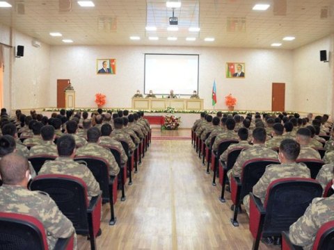 Nazir Əfqanıstandan qayıdan hərbçiləri təltif etdi