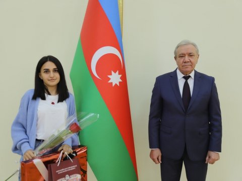 Rektor yüksək bal toplayan tələbələrlə GÖRÜŞDÜ