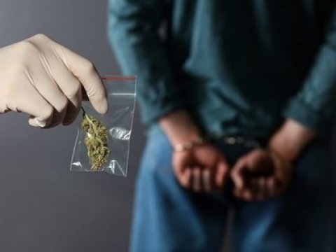 Narkotik cinayətlərində qadınların sayı artıb - RƏSMİ