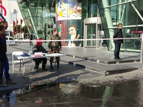 Yanğınla bağlı qərargah yaradıldı, sakinlər təxliyə edildi