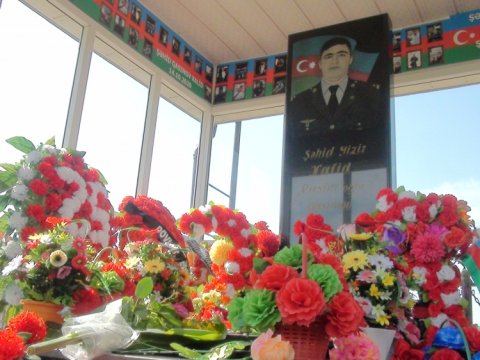 Yaralı yoldaşını döyüş meydanından çıxararkən şəhidliyə ucalan snayper
