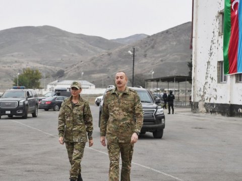 İlham Əliyev və birinci xanım Füzuli Mərkəzi Şəhər parkında