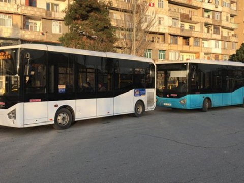 Daha bir avtobusda gediş haqqı kartla ödəniləcək