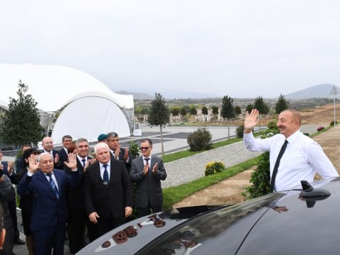 Azad edilən kəndlərdə hər evin ən azı 12 sot torpaq sahəsi olacaq - Prezident