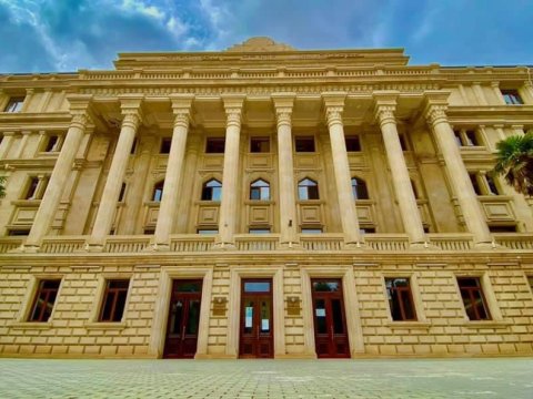 Daha bir universitetdə tələbələr koronavirusa YOLUXDU