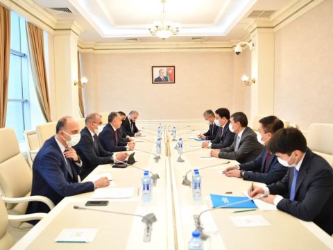 Milli Məclisdə qazaxıstanlı qonaqlarla görüş - FOTO