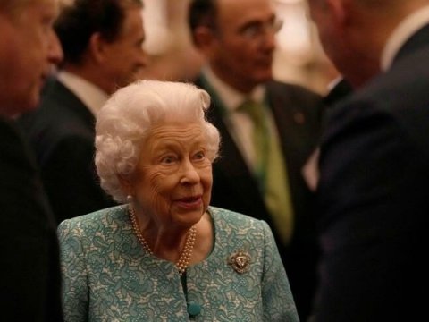 Kraliça “İlin yaşlısı” mükafatını RƏDD ETDİ