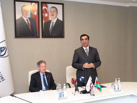 Böyük Britaniya səfiri Bakı Ali Neft Məktəbində