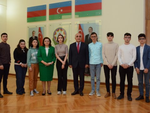 Rektor Prezident təqaüdçüləri ilə görüşüb - FOTOLAR