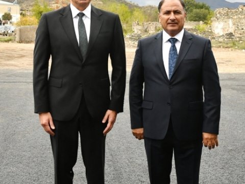 İlham Əliyev Vətən Müharibəsi Qəhrəmanının atası ilə görüşdü - FOTO