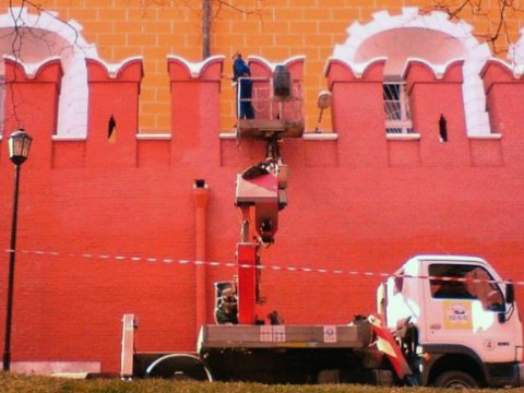 Moskvada güclü qasırğa: Kremlin divarı zədələndi