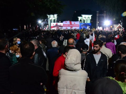 Saakaşvilinin Batumidəki tərəfdarları AYAĞA QALXDI - FOTOLAR