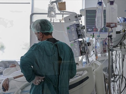 Türkiyədə daha 217 nəfər virusun qurbanı oldu