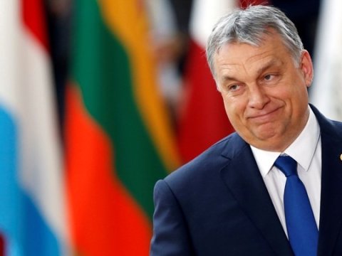 Baş naziri azərbaycanlı səfirə medal verməkdə və Ramil Səfərov olayında İTTİHAM ETDİLƏR