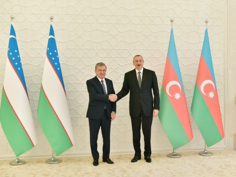 İlham Əliyev Şavkat Mirziyoyevi TƏBRİK ETDİ