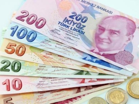 Lirə antirekord vurmaqda DAVAM EDİR