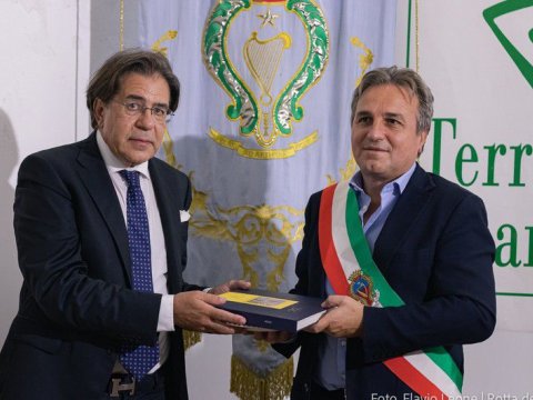 Azərbaycanın mükafatı fəxri konsula verildi