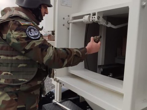 Bakının mərkəzində qumbara tapıldı - FOTO