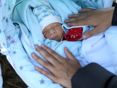 Ata qızını 500 dollara satdı: “Digər uşaqlarım acından ölürdü”