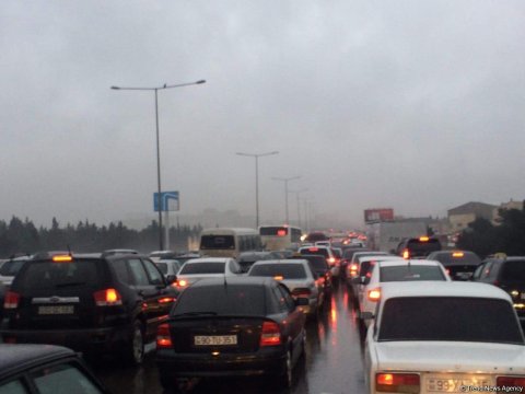 Bakı-Sumqayıt yolunda uzun TIXAC