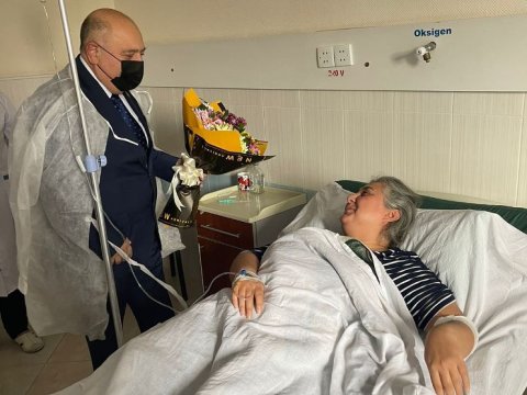 Deputat intihar etdiyi deyilən şəhid anasına baş çəkdi - FOTO