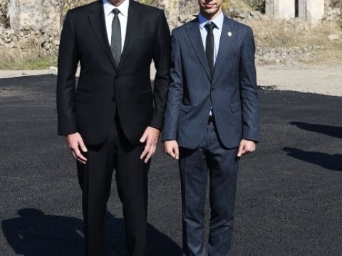Prezident BANM-ın tələbələri ilə GÖRÜŞDÜ