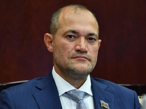 Deputatlar: “Dövlət qurumlarının işləyəni də var, yola verəni də”