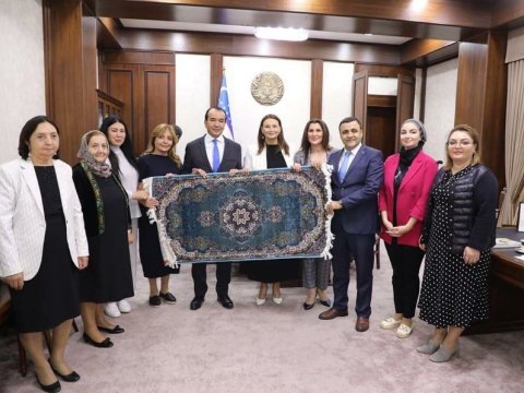 Qənirə Paşayeva özbəkistanlı nazirlə - FOTOLAR