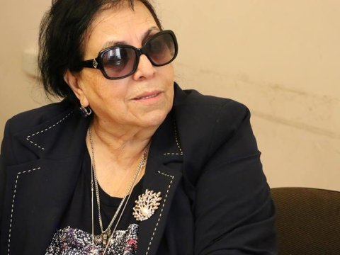 Siqaret çəkən xanım “çəkməyin!” deyir - TƏZAD