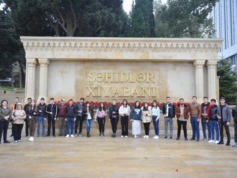 Tələbələr şəhidləri yad etdilər
