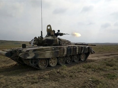 Tank bölmələrində döyüş atışları icra olundu - VİDEO