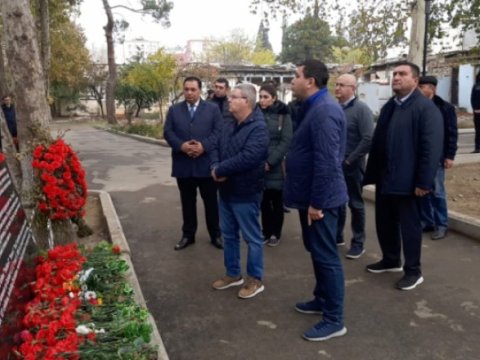 Senator erməni terroru qurbanlarının xatirəsini andı