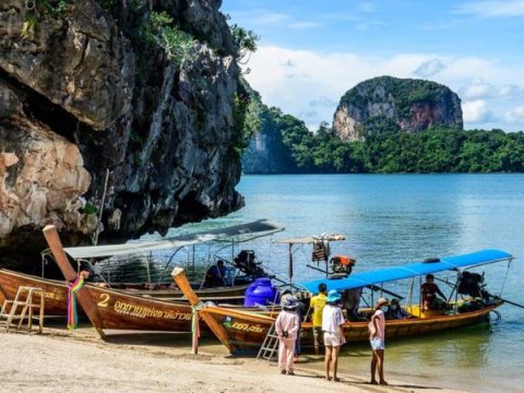 Tayland turistlərə qapılarını açır