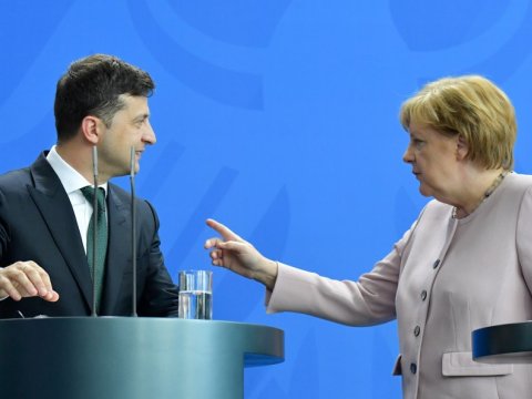Zelenski və Merkel Donbası müzakirə etdi