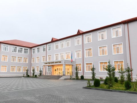 Dövlət başçısı və Birinci vitse-prezident məktəbin açılışında
