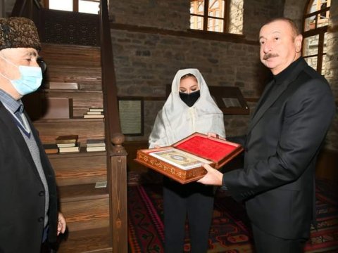 İlham Əliyev və Mehriban Əliyeva Lahıc MƏSCİDİNDƏ - YENİLƏNİB