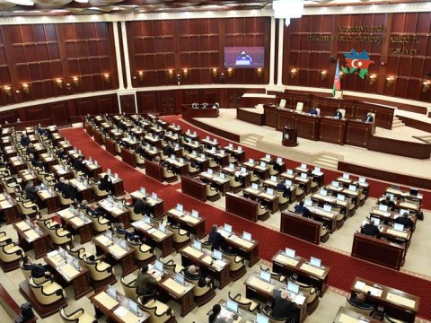 Komitə deputatların sığortalanması layihəsini TƏSDİQLƏDİ
