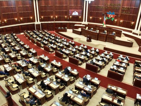 Rüsumların artırılması ilə bağlı dəyişikliklər parlamentin plenar iclasına tövsiyə olundu