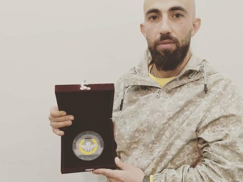 Hikmət Mirzəyevin büstünü hazırlayıb özünə təqdim etdi - FOTO