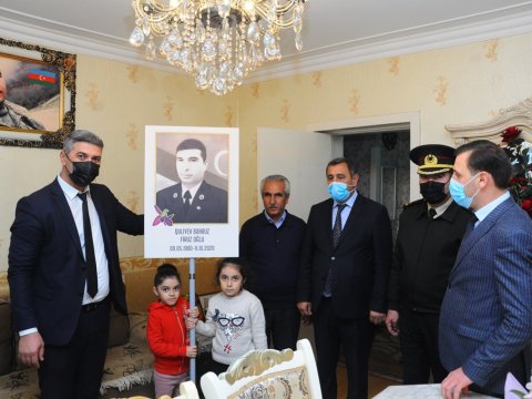 Şəhidlərin portretləri ailələrinə təqdim edilib