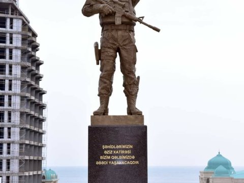 Azərbaycan, ya Amerika əsgəri? - Sumqayıtdakı abidə ilə bağlı rəsmi AÇIQLAMA  