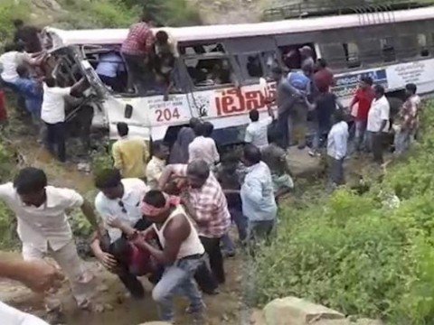 Pakistanda avtobus qəzası - 23 ölü