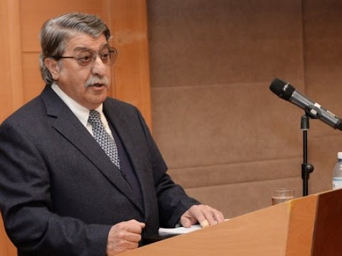 Prezident 75 yaşlı məmuru təltif etdi