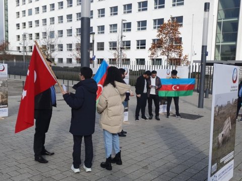 BMT qarşısında Zəfər fotosərgisi