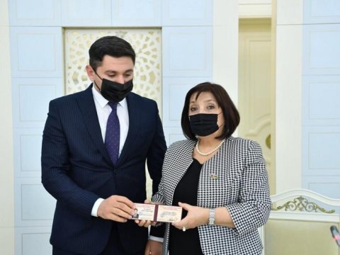 Qazimiz parlamentdə işlə təmin olundu