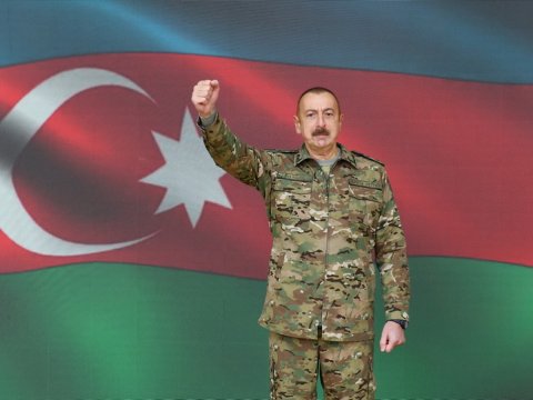 Qalibiyyət formulu: Dahi sərkərdə, dəmir yumruq, əzmkar xalq