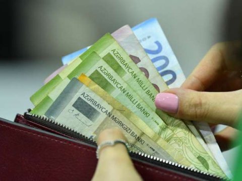 Azərbaycanda minimum əməkhaqqı 300 manata QALDIRILIR
