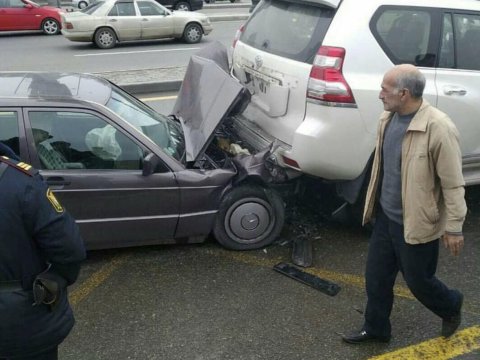 Paytaxtda zəncirvari qəza - 7 maşına ziyan dəydi
