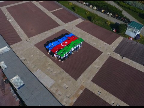 Tbilisidə Zəfər Günü fləşmobu - FOTO